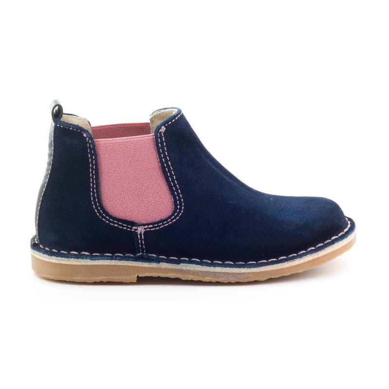 Les Boni Benoit sont des boots enfant en daim. Ces jolies boots enfant en daim iront parfaitement dans toutes les occasions.